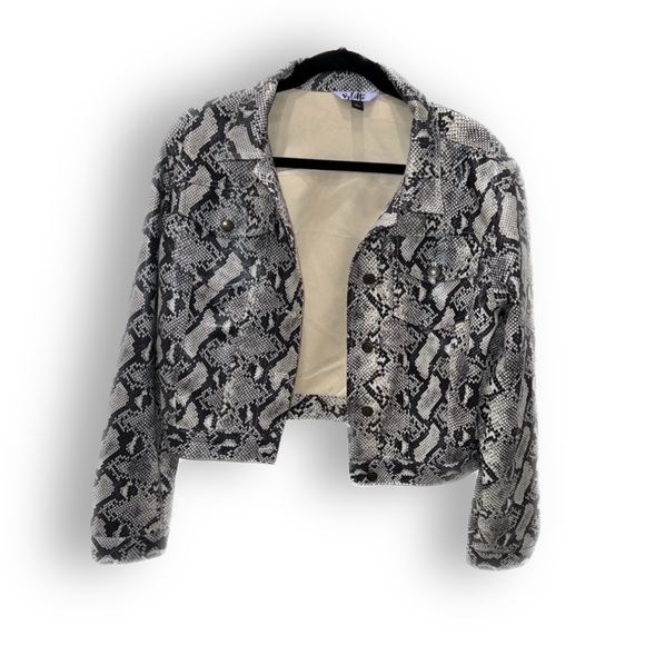 Vylette Jackets & Blazers - Juniors' Vylette™ Snake Print Trucker Jacket